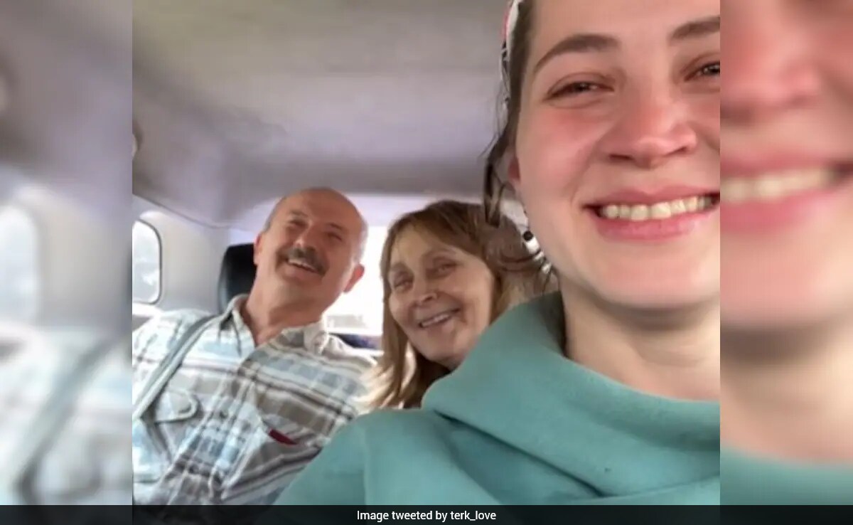 Russian Couple Reacts to India's Honking Culture