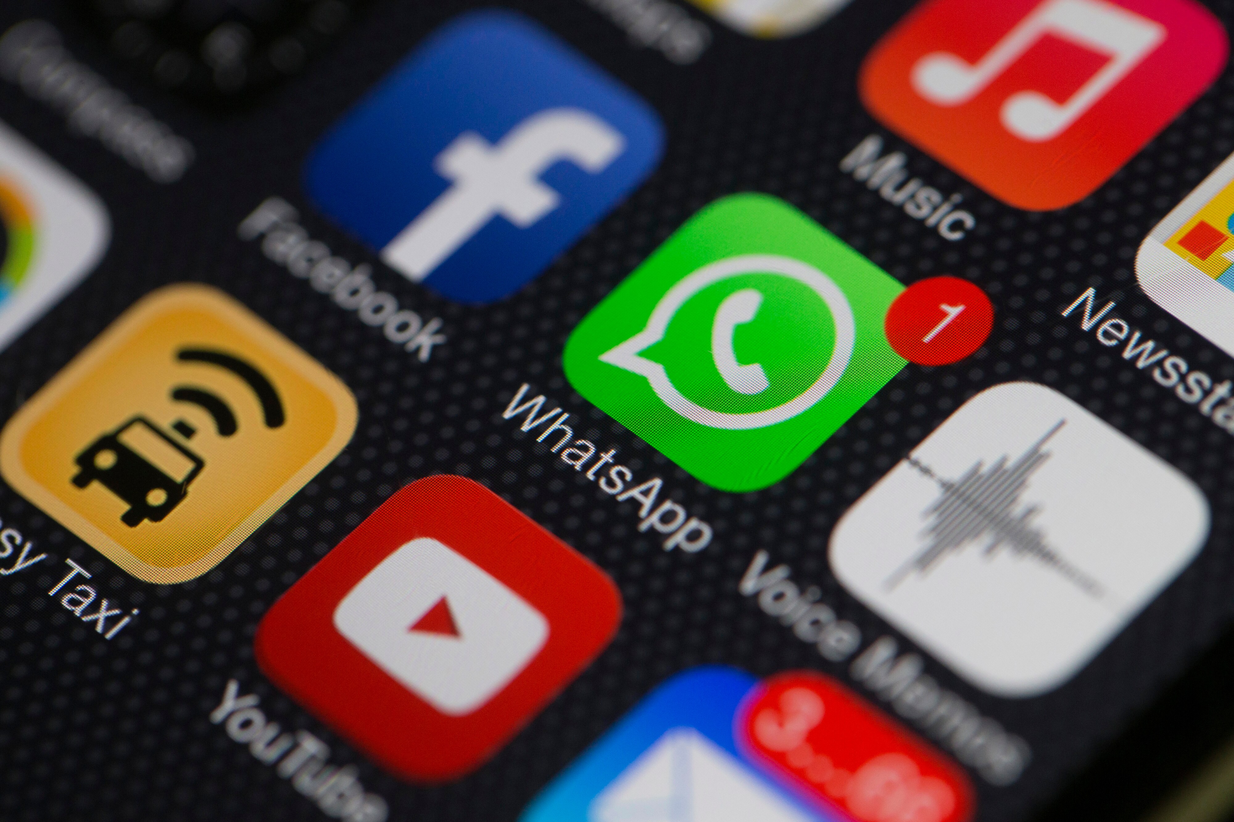 India To Frame Rules To Regulate Social Media In Three Months