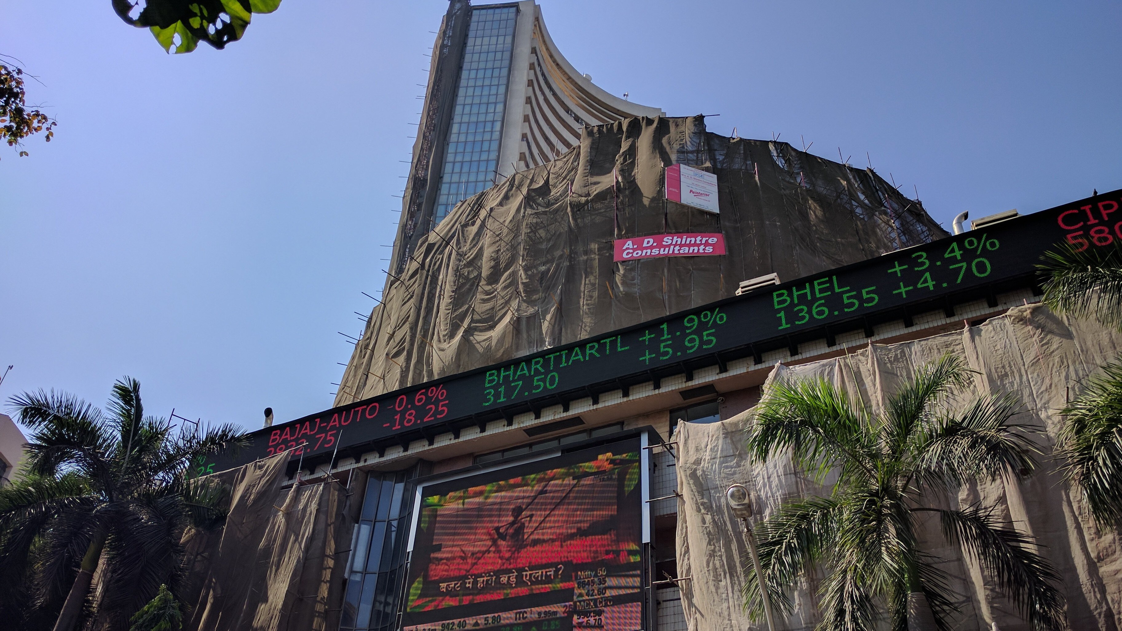 Large Trade Buzz: Markets Close Deals Worth Over Rs 20,000 Crore In Big Companies