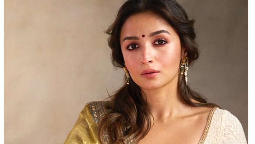 इस एक्ट्रेस की फैन हुई आलिया भट्ट, बोलीं- बॉलीवुड की 'क्वीन' हैं, मुझे आपकी फिल्म का इंतजार रहता है