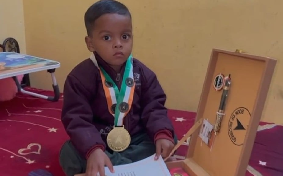 नन्हें जीनियस ने प्रतिभा से जीता इंडिया बुक ऑफ रिकॉर्ड का खिताब, महज इतनी सी उम्र में याद हैं संस्कृत के श्लोक