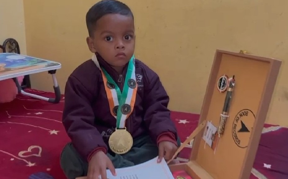 नन्हें जीनियस ने प्रतिभा से जीता इंडिया बुक ऑफ रिकॉर्ड का खिताब, महज इतनी सी उम्र में याद हैं संस्कृत के श्लोक