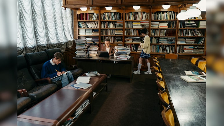 दुबई में पढ़ाई और काम का मौका, ग्रेजुएट्स के लिए शुरू हुआ फुली फंडेड DBA प्रोग्राम, जानें कैसे करें अपलाई