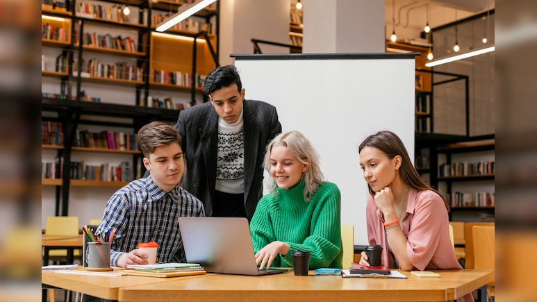 अमेरिका-यूरोप छोड़कर अब भारत पढ़ने आएंगे दुनिया भर के छात्र, इकोनॉमिक सर्वे का बड़ा संकेत