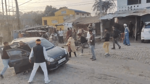 हरदोई में खौफनाक मंजर, कार से खींचकर महिला वकील के परिवार को बेरहमी से पीटा, रोंगटे खड़े कर देगा वीडियो
