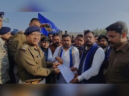 निवाड़ी में भीम आर्मी का प्रदर्शन: जिलाध्यक्ष प्रमोद अहिरवार के ल&zwj;िए 90 कार्यकर्ताओं ने दी गिरफ्तारी