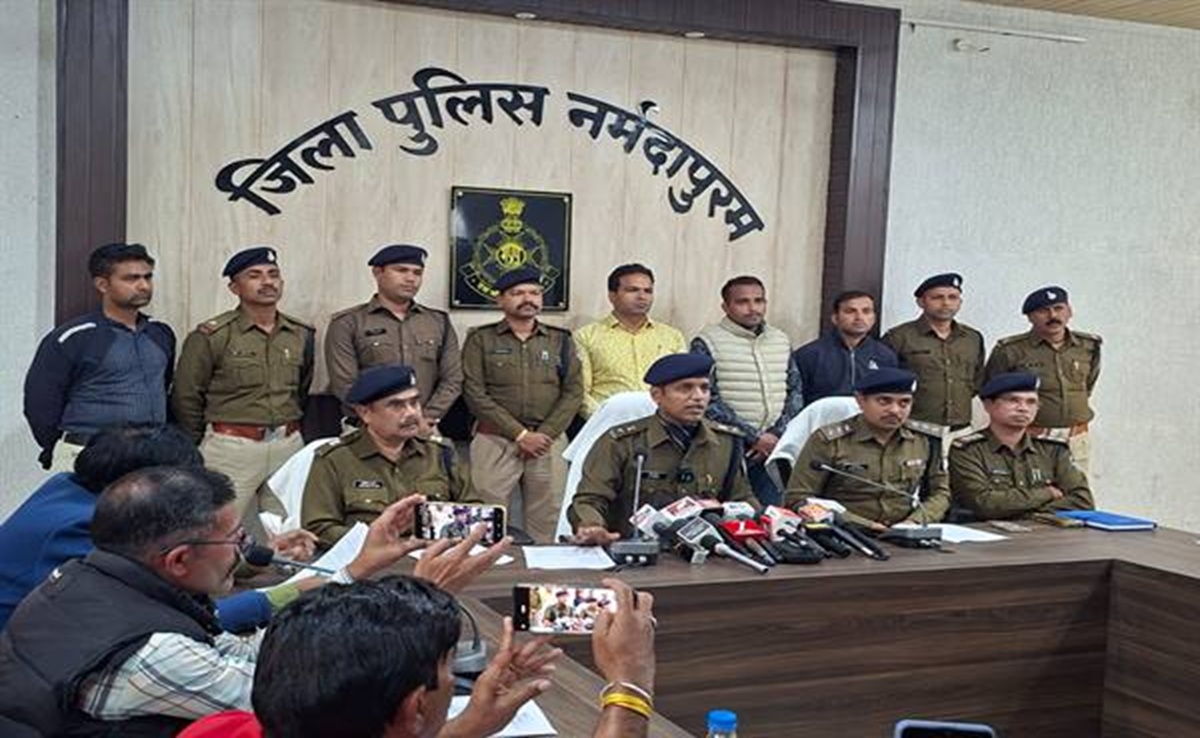 Fake Doctor: फर्जी डॉक्टर बनकर बुजुर्ग व बीमारों से ठगी; अंतरराज्यीय गिरोह का पुलिस ने किया खुलासा