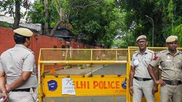 दिल्ली में हत्या की खौफनाक वारदात, पड़ोसी ने मारपीट के बाद घोंपा स्क्रूड्राइवर