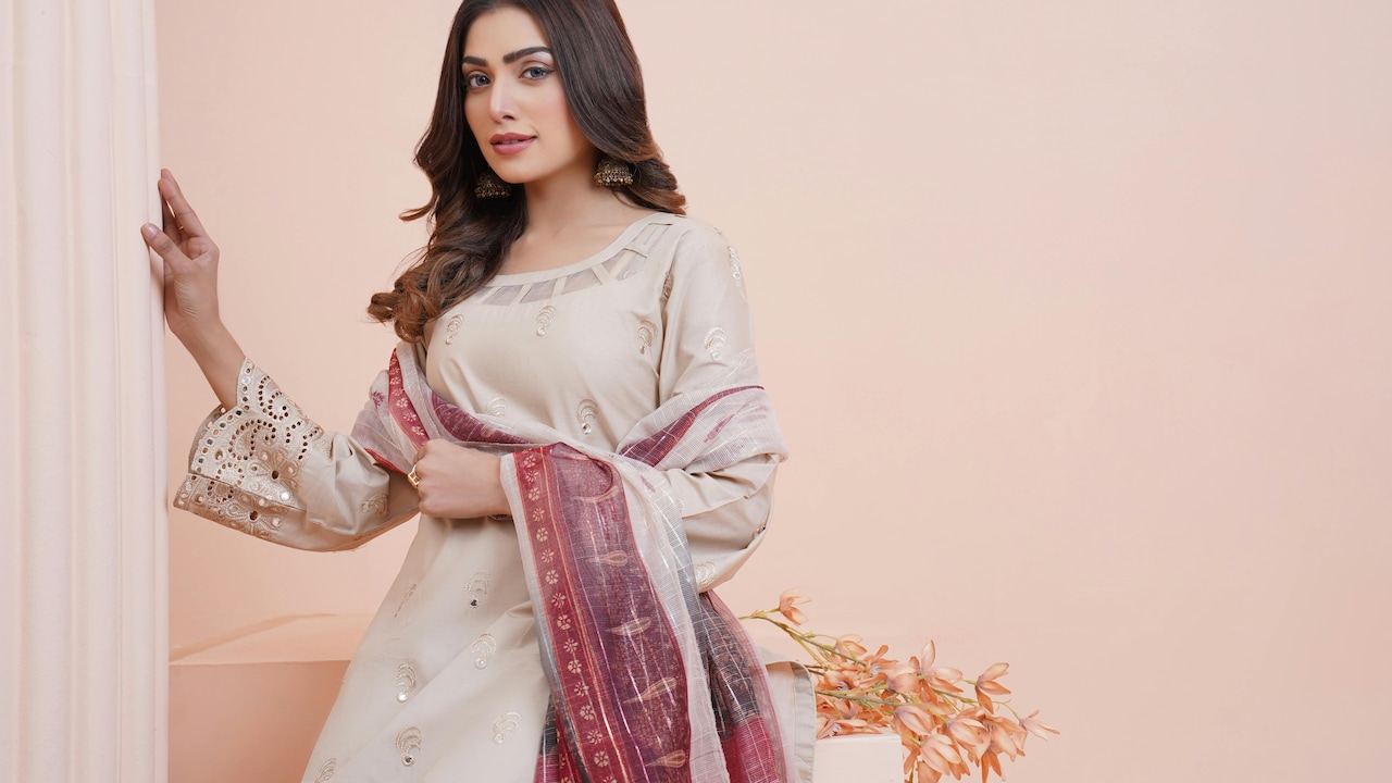 Try these easy tips to deal with uncomfortable kurta slit gaps Try these easy tips to deal with uncomfortable kurta slit gaps