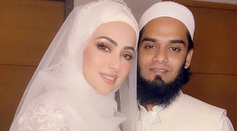 Asked If Husband Mufti Anas "Brainwashed" Her To Quit Showbiz, Sana Said...