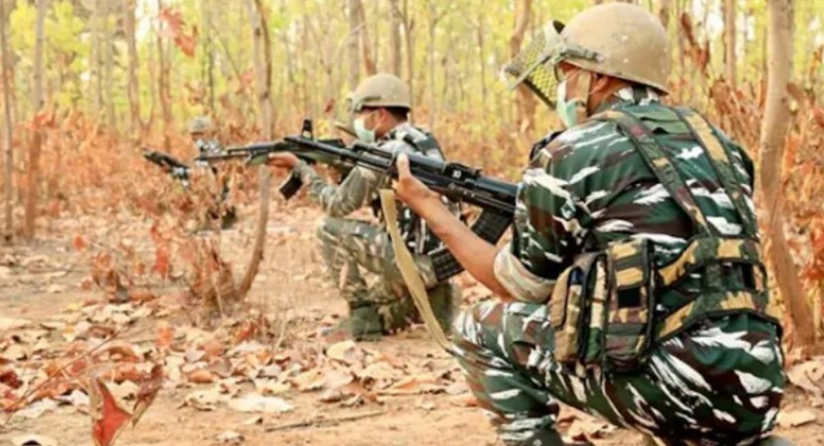 छत्तीसगढ़ में सुरक्षाबलों और माओवादियों के बीच दो अलग-अलग एनकाउंटर, 14 माओवादी  ढेर
