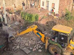 गौतम बुद्ध नगर के मुख्य मार्ग पर चला पीला पंजा, नगर परिषद ने हटाया वर्षों पुराना अतिक्रमण