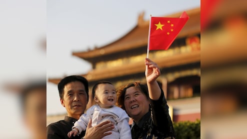 आखिर क्यों सिमटती जा रही है चीन की आबादी, एक साल में सिर्फ 79 लाख बच्चों का जन्म