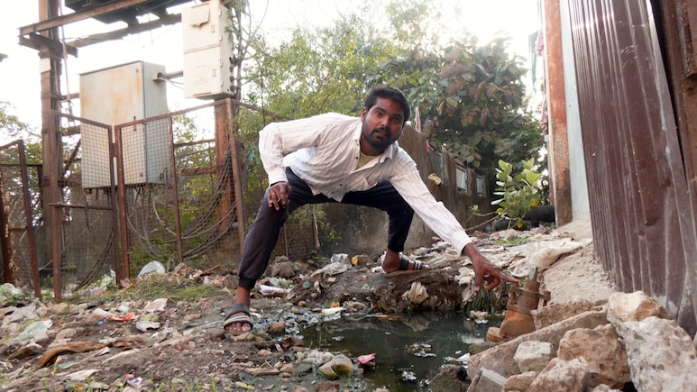 इंदौर के बाद भोपाल में भी &lsquo;जहर&rsquo; की सप्&zwj;लाई? वाजपेयी नगर में नलों से आ रहा बदबूदार पानी