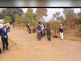 पिकअप ने बाइक को मारी जोरदार टक्कर, 3 साल की बच्ची सहित 4 लोगों की मौत, गाड़ी छोड़कर भागा ड्राइवर&nbsp;