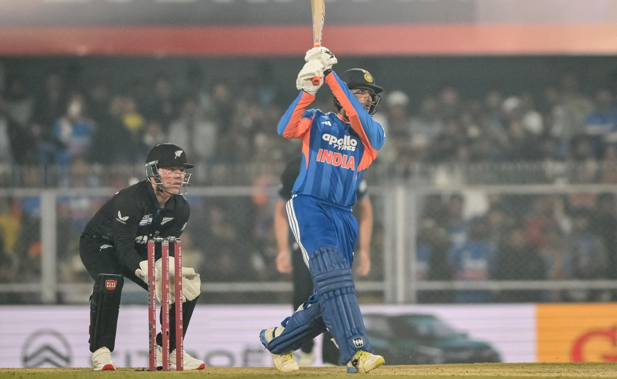 India vs New Zealand LIVE Score, 3rd T20I: India Chase Down 154 In 10 Overs; Abhishek Sharma Joins Record Books