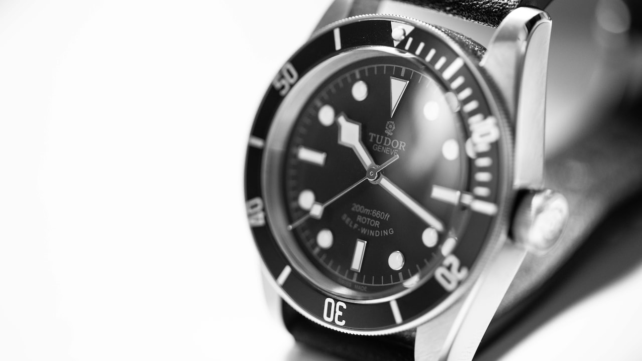 8 Best Analogue Watches For Men And Women: Stylish Picks You Can Wear Daily.