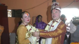 11 साल पुरानी शादी को अटूट बनाने रूसी कपल ने हिंदू रीति-रिवाज से की शादी, बताया- क्यों चुना बनारस शहर
