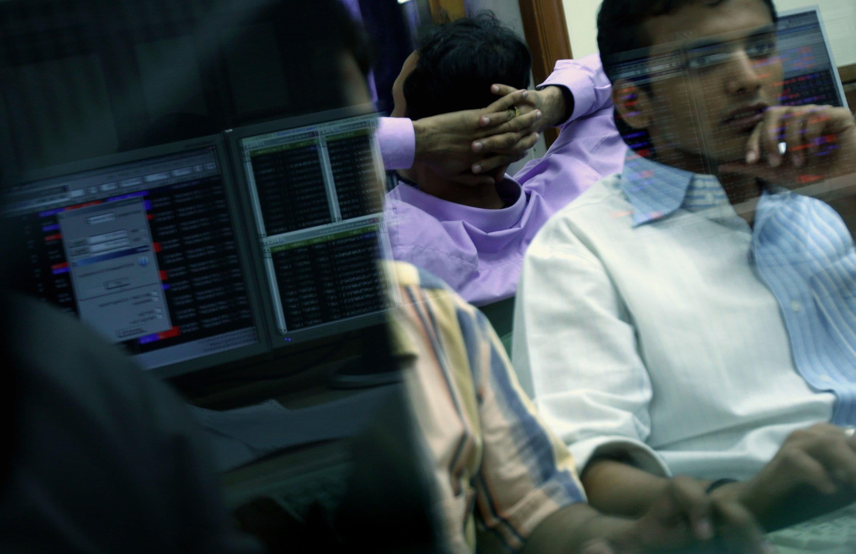 Sensex, Nifty Extend Decline As IT Stocks Tumble