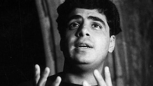 लगातार 5 फिल्में हुईं फ्लॉप, फिर भी फर्श से उठकर बना बॉलीवुड का सबसे अमीर आदमी, 13,314 करोड़ नेटवर्थ के साथ SRK भी रह गए पीछे