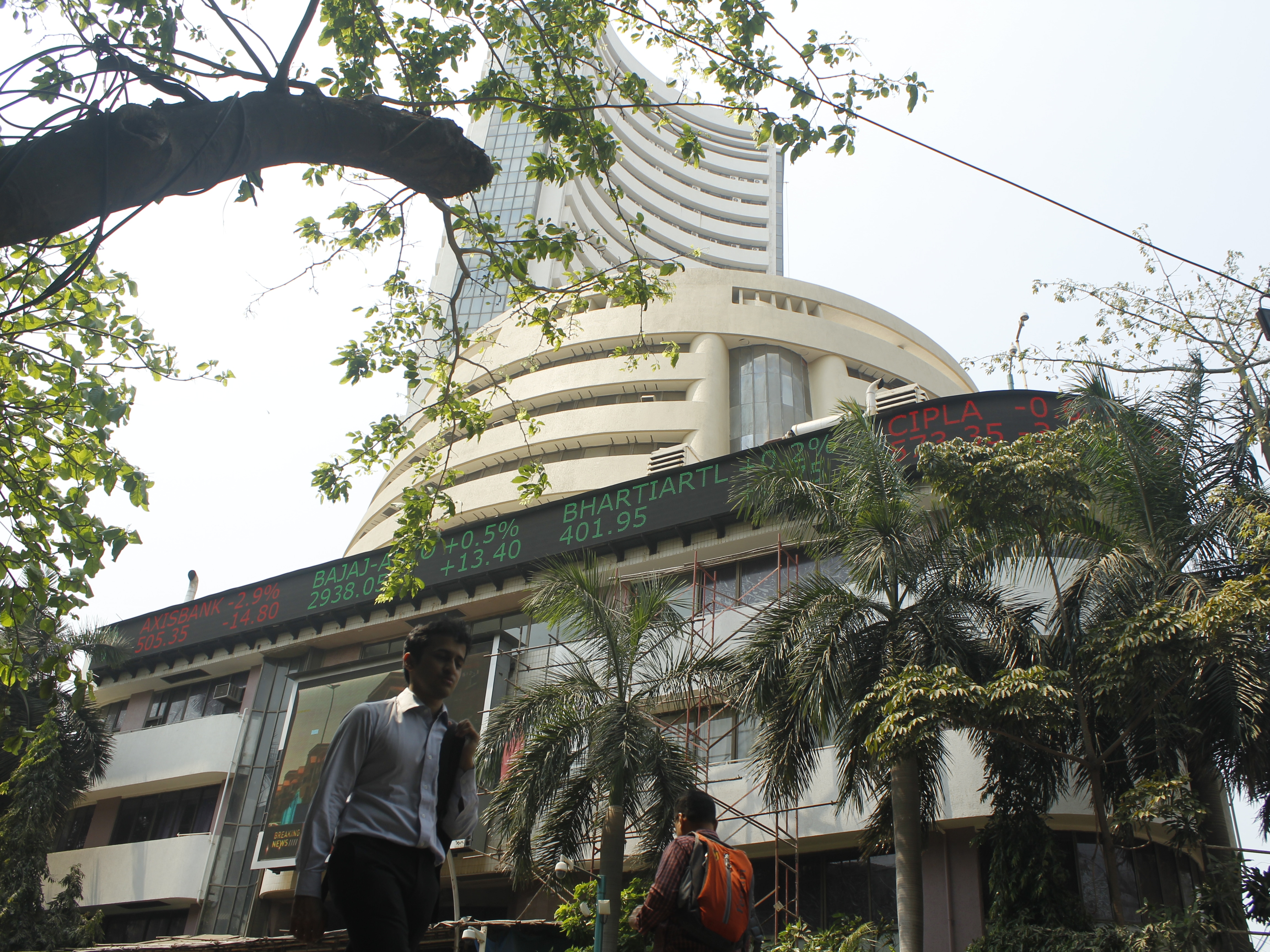 Sensex, Nifty Extend Rebound As Tech, Drugmakers Lead
