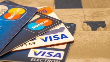 How To Choose Your First Credit Card: 7 Factors Every Beginner Should Check