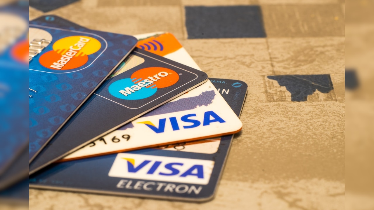These Credit Cards Still Offer Free Access To Airport Lounges: Do You Own Any?