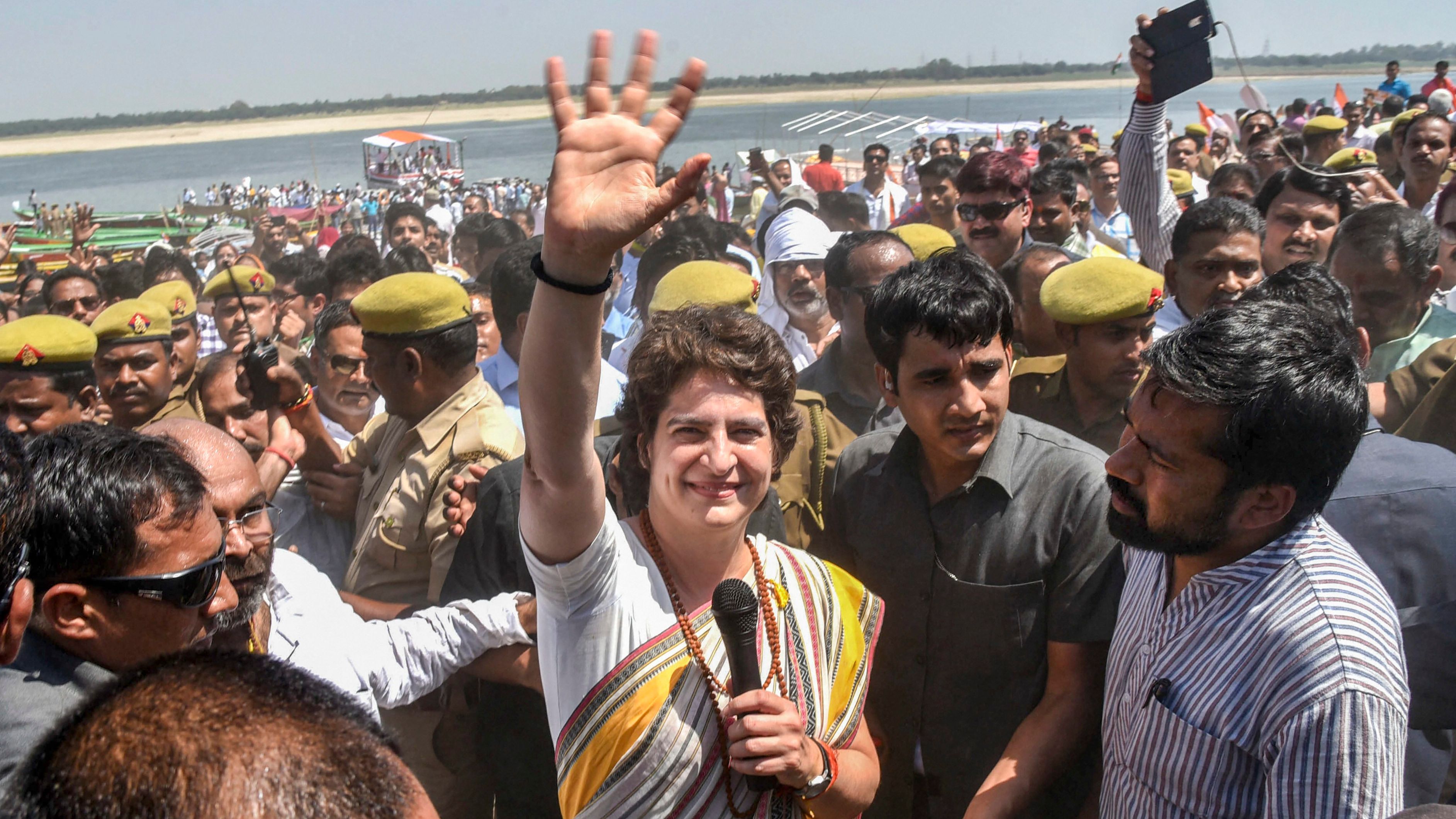 Priyanka Gandhi Concludes Her Ganga Yatra at Vishwanath Temple