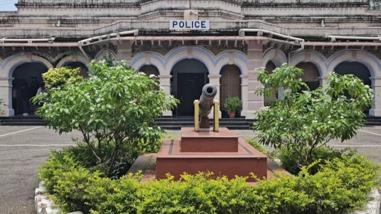 कोटा में कांस्टेबल ने कोचिंग छात्र से ऐंठ लिए पैसे, झूठे केस में फंसाने की धमकी देकर शराब भी मंगवाई