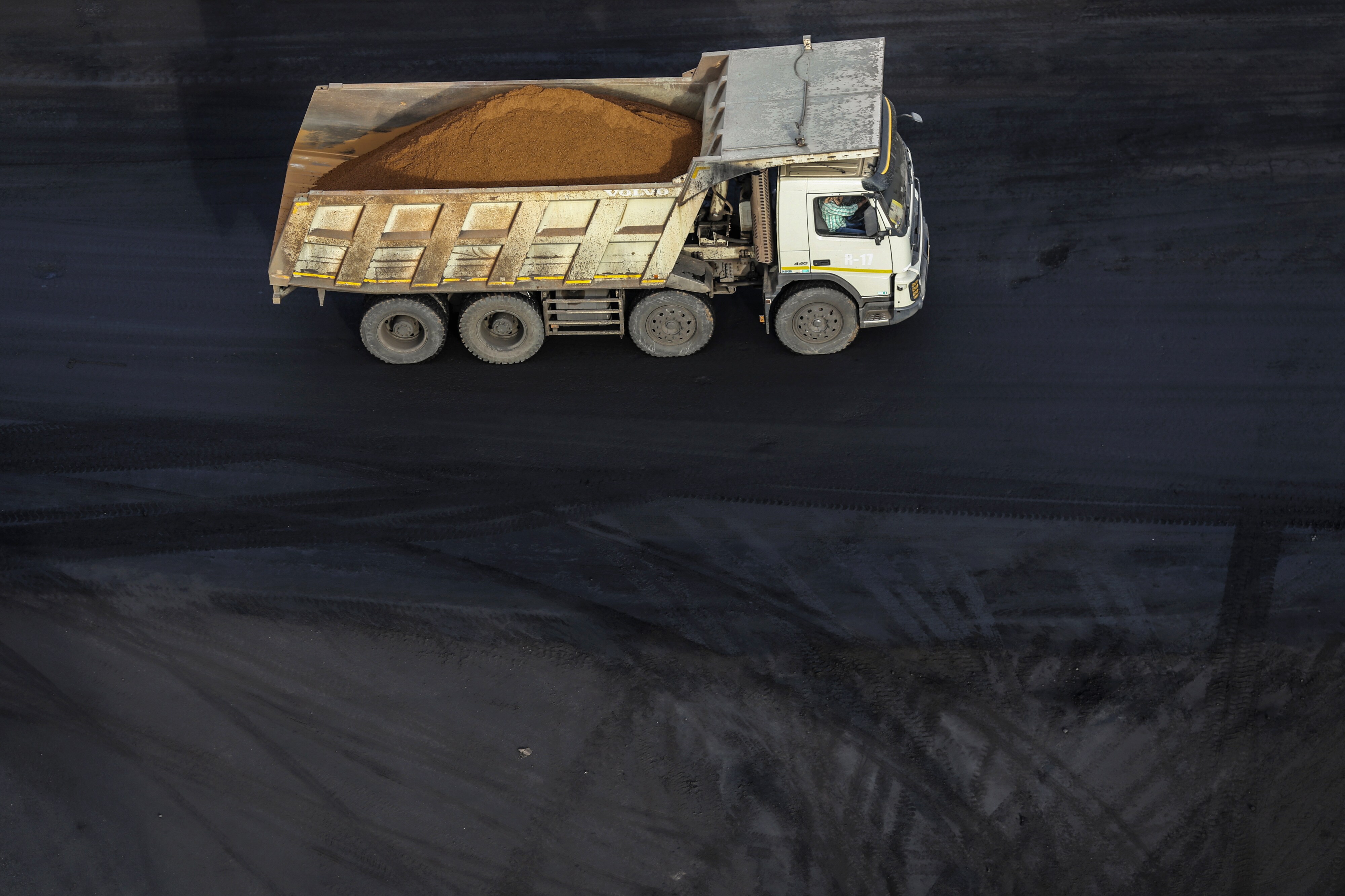 Supreme Court Allows Vedanta, Others To Transport Royalty-Paid Iron Ore