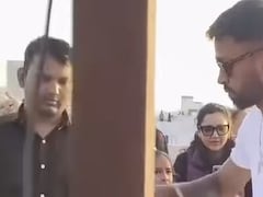 हार्दिक पंड्या ने गर्लफ्रेंड माहिका शर्मा के साथ उड़ाई पतंग, उंगलियों पर बांधी हुई थी पट्टियां