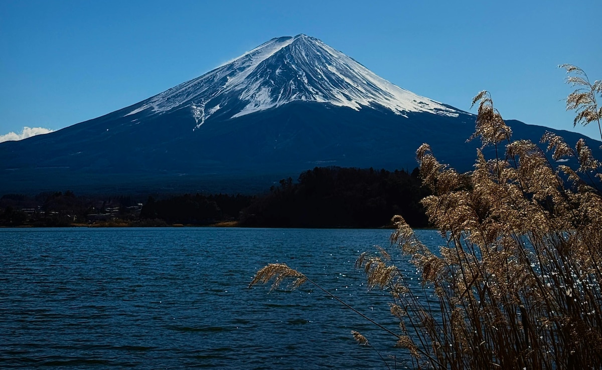 Why Mount Damavand In Iran, Asia's Tallest Volcano, Is So Famous