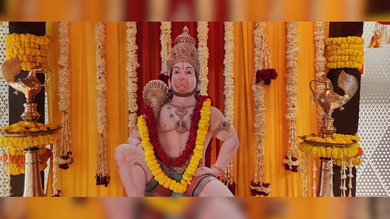 दिल्ली में बही बजरंगी की भक्ति धारा, जानें हजारों की संख्या में लोगों ने क्यों किया हनुमान चालीसा का पाठ