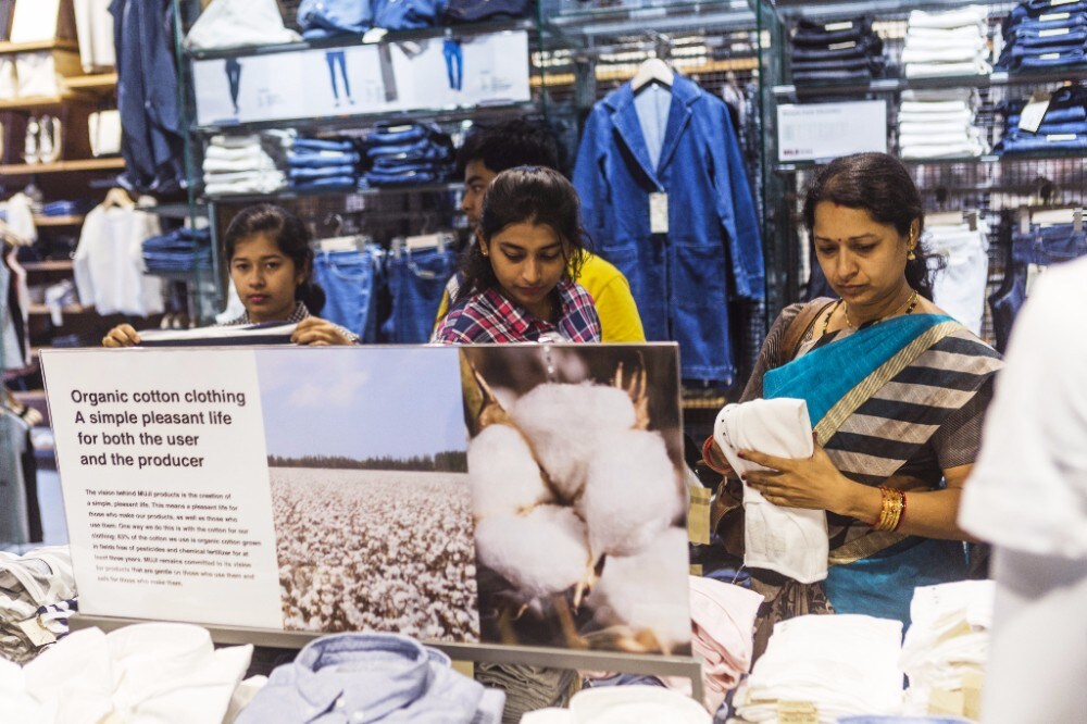 #CottonIsCool: Smriti Irani&rsquo;s Attempt To Save India&rsquo;s Cotton Industry