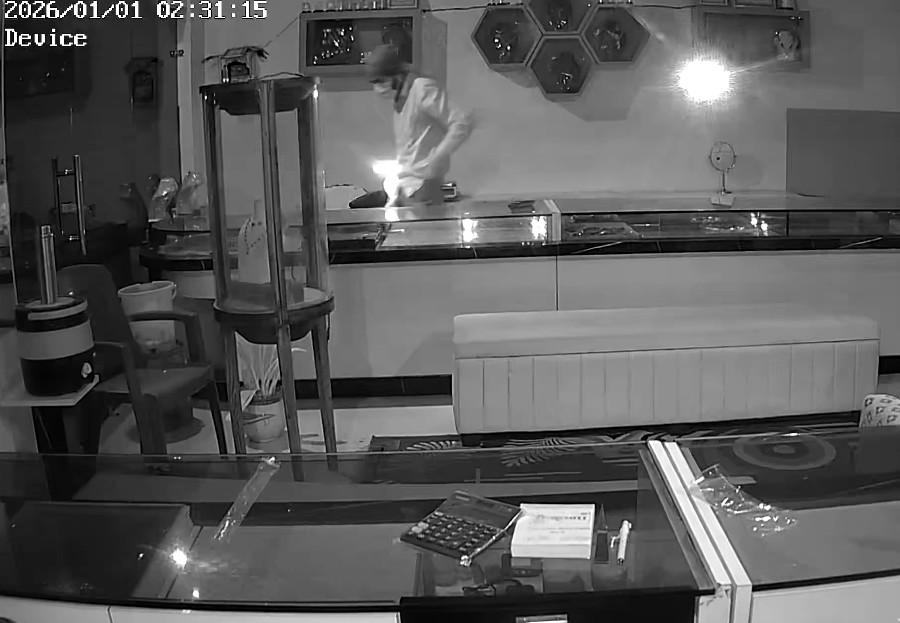 CCTV फुटेज में दिख रहा आरोपी चोर