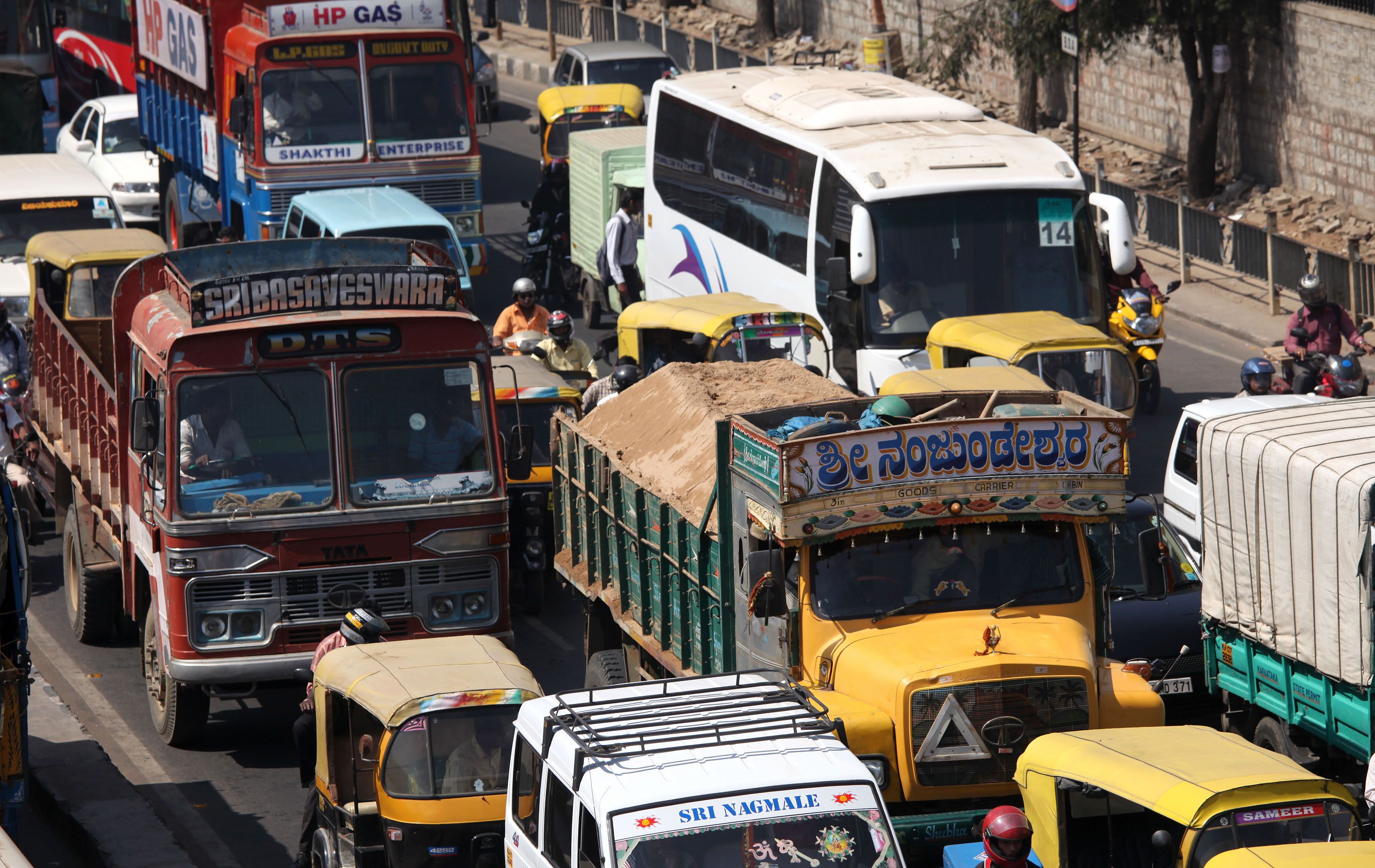  M&HCV Growth In March Led By Good Demand, Easing Finance;&nbsp;  PV, Tractor Demand Sustains: Motilal Oswal