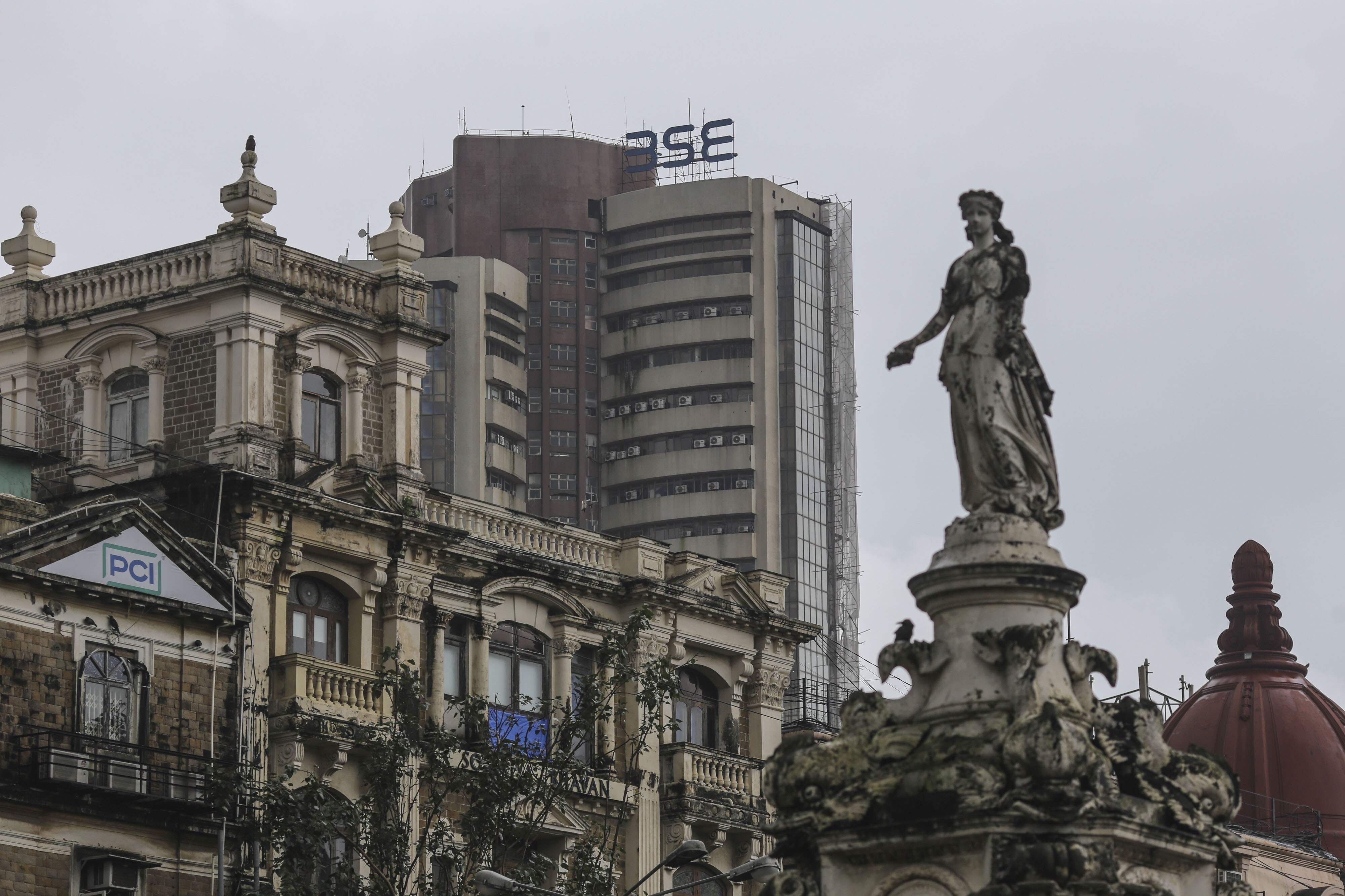  Sensex, Nifty Halt Record Closing Spree After RBI Rate Hike