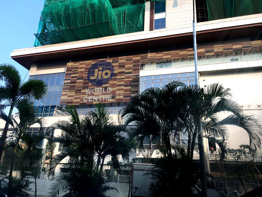 Reliance Jio&rsquo;s New Tariff Plans Still Cheaper Than Peers&rsquo;