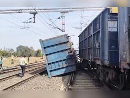 छत्तीसगढ़ में फिर रेल हादसा! मालगाड़ी के दो डिब्बे पटरी से उतरे, रेलवे ट्रैक पर बिखरा कोयला