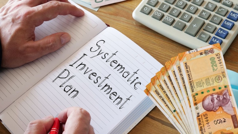 200 रुपये रोज बचाकर आप ऐसे बना सकते हैं 25 लाख का मोटा फंड, ये रहा जादुई फॉर्मूला