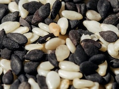 Women's Health: डॉक्टर ने बताया हर महिला को खाने चाहिए ये 5 बीज, बीमारियां रहेंगी दूर