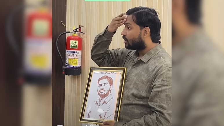 छात्रा ने खान सर को द&zwj;िया ऐसा तोहफा, देखते ही स&zwj;िर पकड़ ल&zwj;िया उन्&zwj;होंने, वीड&zwj;िया हो गया वायरल