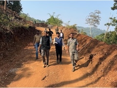 ये सिर्फ तस्वीर नहीं... नक्सलियों के खात्मे का सबूत, पहली बार गांव में पड़े कलेक्टर के कदम, फिर क्या हुआ?  