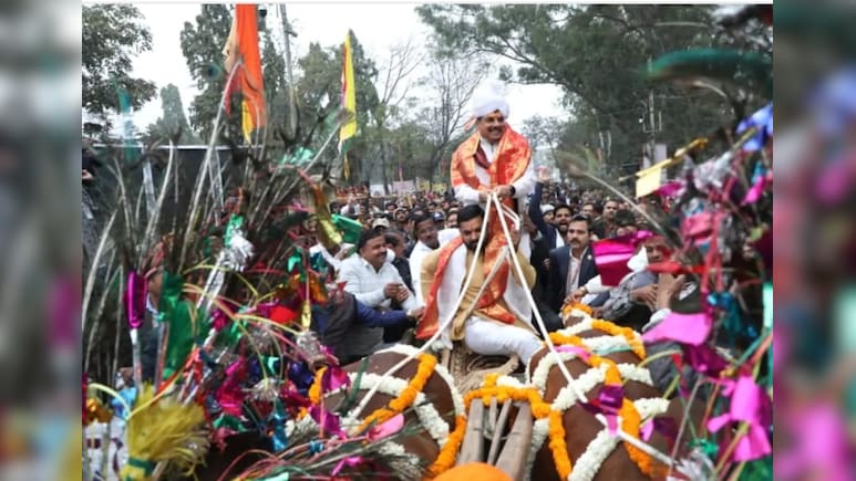 Ujjain: बैलगाड़ी पर निकले CM मोहन यादव, घोड़े की भी सवारी कर कलाकारों का किया उत्साहवर्धन