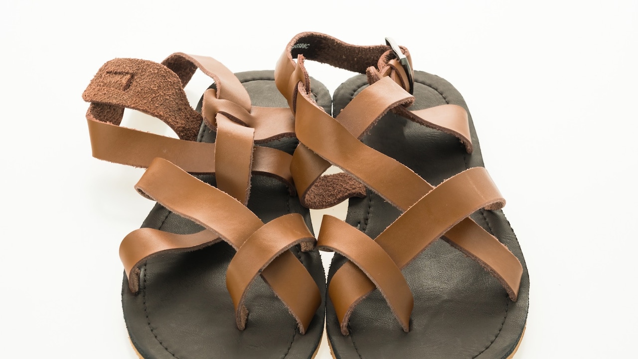 How Sandal Strap Placement Affects Toe Pain and Foot Comfort How Sandal Strap Placement Affects Toe Pain and Foot Comfort