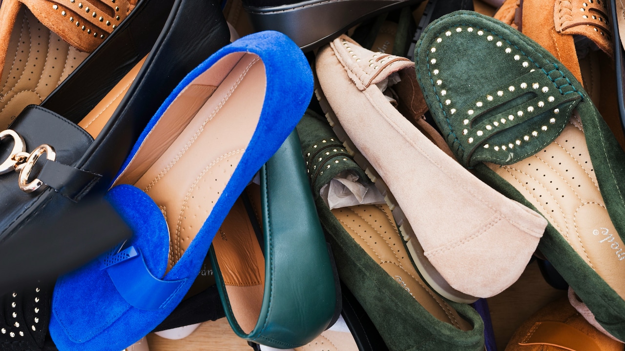 Foot Pain Causes: Why Flat Footwear Still Manages To Hurt Your Feet Foot Pain Causes: Why Flat Footwear Still Manages To Hurt Your Feet