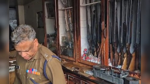 लाइसेंसी बंदूक दुकान में ब्लास्ट के बाद लगी आग! वेल्डिंग के दौरान हुआ हादसा, तीन लोग झुलसे