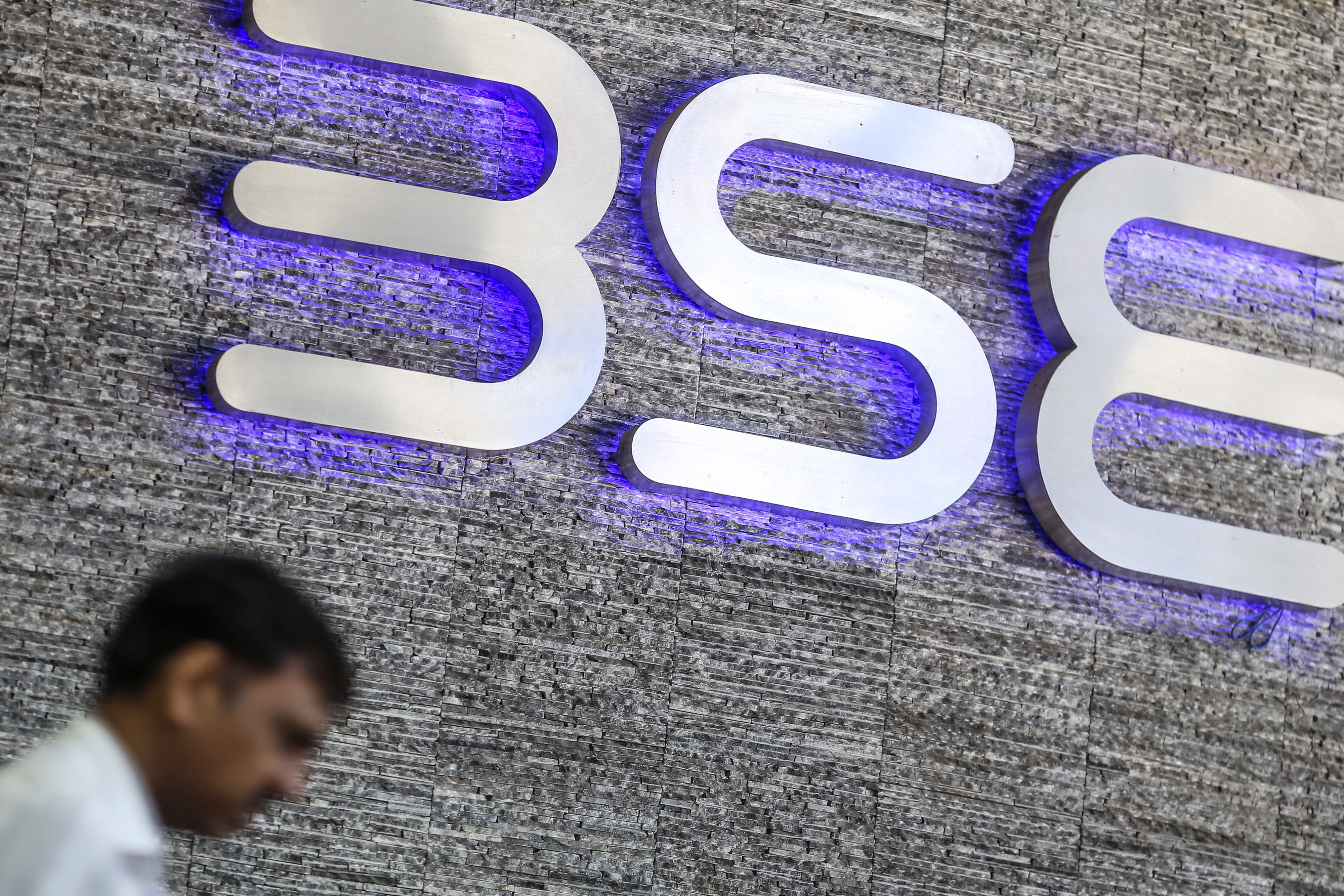 Sensex Ekes Out Fifth Day Of Gain As Sun Pharma Advances