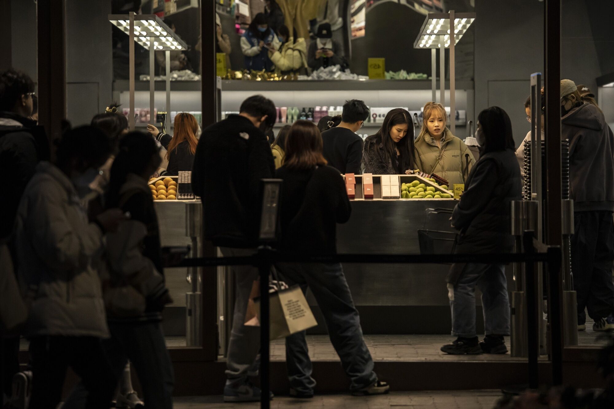 China&rsquo;s Services Sector Rises In December, Private Survey Shows