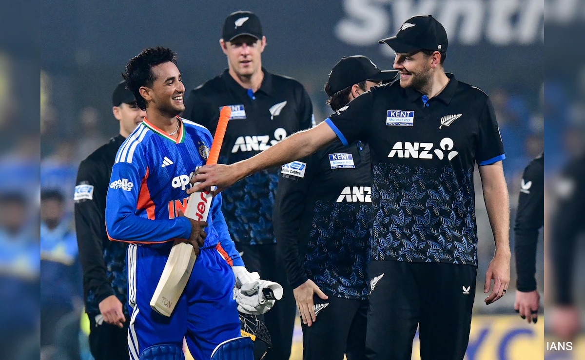 Watch: New Zealand Players Inspect Abhishek Sharmas Bat After Record-Breaking Blitz In 3rd T20I